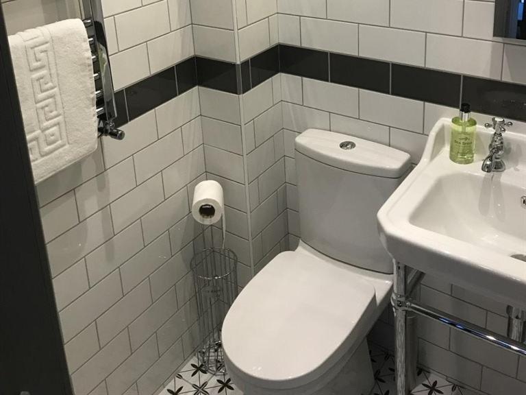 넘버 16 호텔 시햄 외부 사진 Bathroom