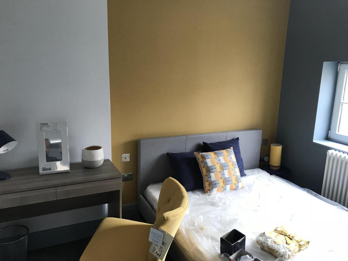 넘버 16 호텔 시햄 외부 사진 A bedroom at the hotel