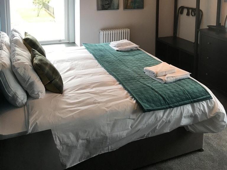 넘버 16 호텔 시햄 외부 사진 A bed runner